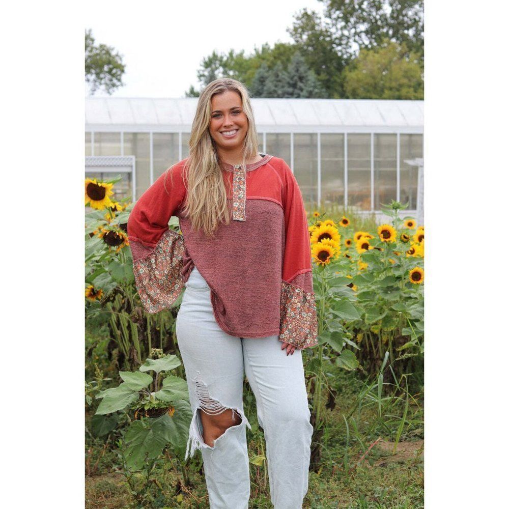 POL Better With You Floral Belle Sleeve Top in Brick Multi FKT1087 - Picture 2 of 9